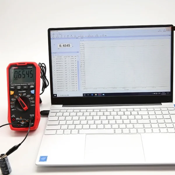 UNI-T UT61E+ ligado ao computador pelo módulo USB