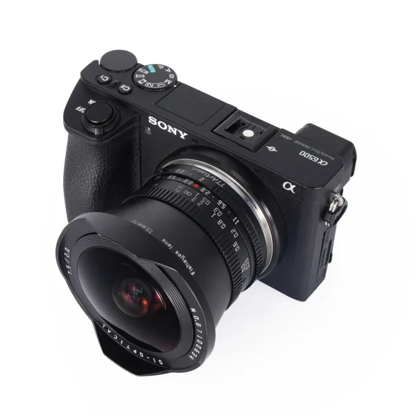 TTArtisan 7.5mm F2 numa câmera Sony