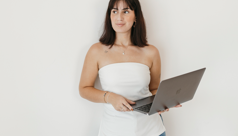 Calanta Garcia, web designer e professora do curso Web do Zero