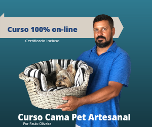 Paulo Oliveira com uma caminha pet artesanal, criador do Curso Cama Pet Artesanal