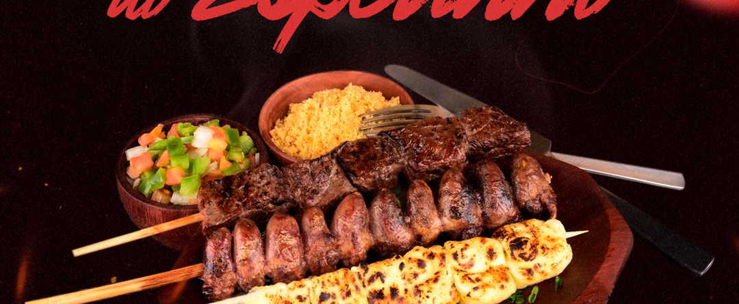 Curso Mestre do Espetinho, com espetos de carne, frango e queijo