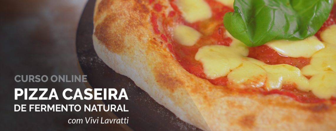 Pizza margherita de fermento natural com manjericão, do curso Pizza Caseira do Amo Pão Caseiro