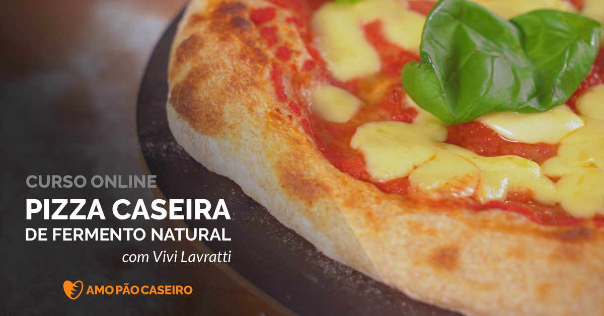Pizza margherita de fermento natural com manjericão, do curso Pizza Caseira do Amo Pão Caseiro