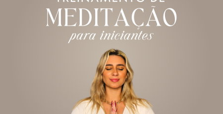 Professora Gabriella Rivetti meditando de olhos fechados, capa do Treinamento de Meditação para Iniciantes
