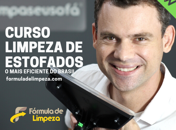 Instrutor com o bocal da extratora de limpeza, capa do curso de limpeza de estofados Fórmula de Limpeza