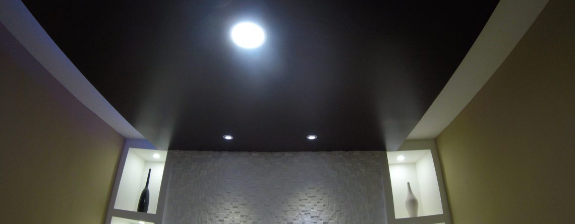 Forro de drywall com sanca e luz embutida, para o comparativo de cursos de construção e reforma