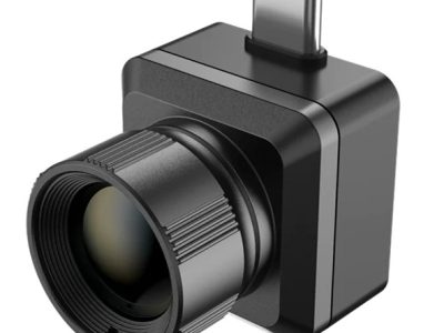 Câmera térmica InfiRay T2 Pro conectada a um celular Android, com imagem térmica na tela